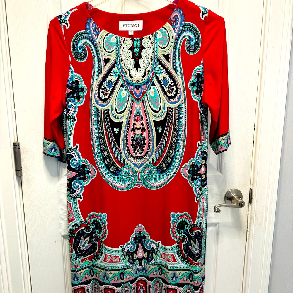 Dress looks great on!  Gorgeous color, great stretch.